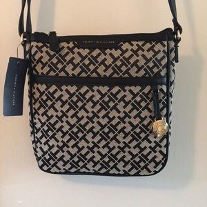 BRAND NEW Tommy Hilfiger cross body bar WITH TAGS